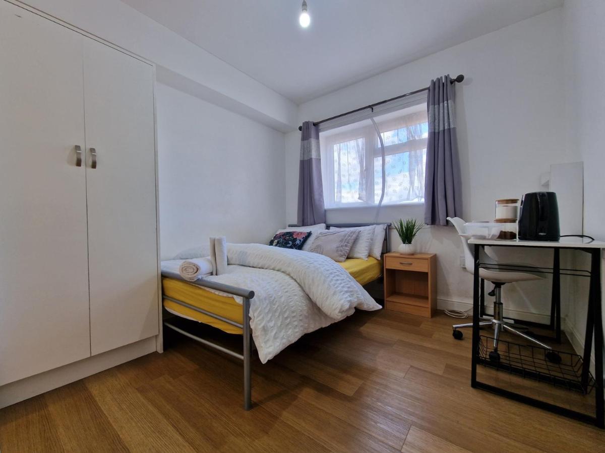 Living Serviced 4 * Coventry